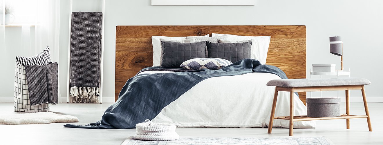 Boxspringbett in moderner, brauner Holzoptik