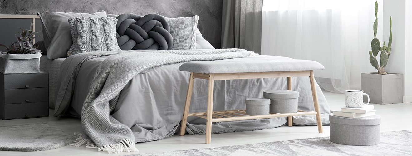 Boxspringbett ohne Kopfteil in einem modernen Schlafzimmer